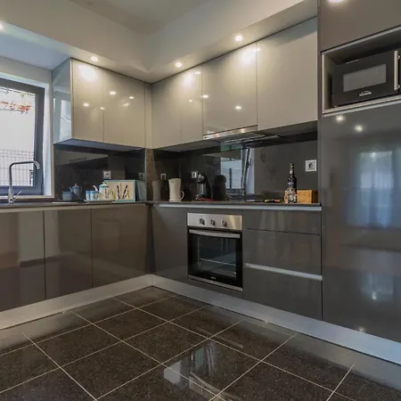 Apartment Carreira *
